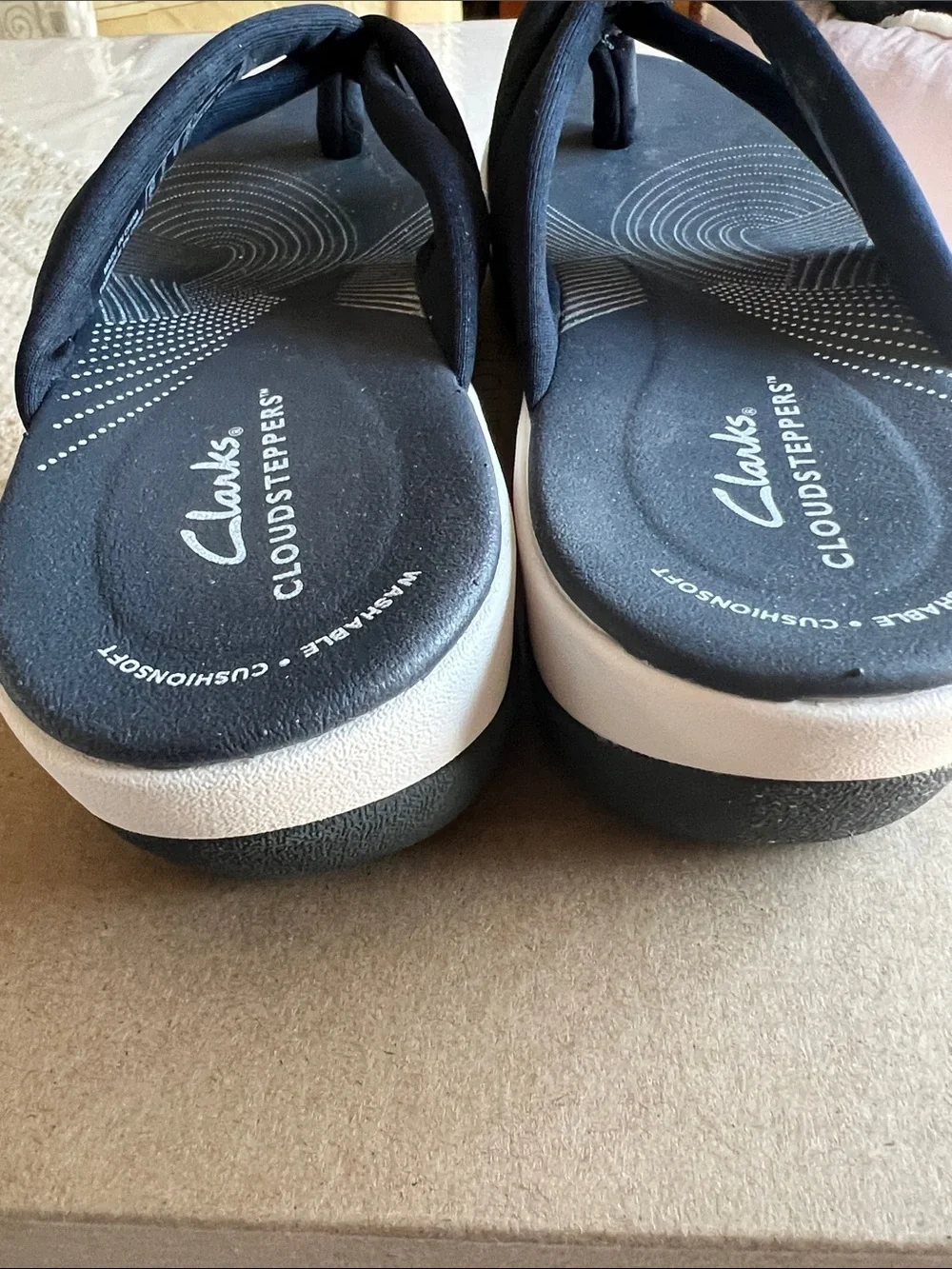 Clarks Cloudsteppers Black Padded Thong Sandals NWT